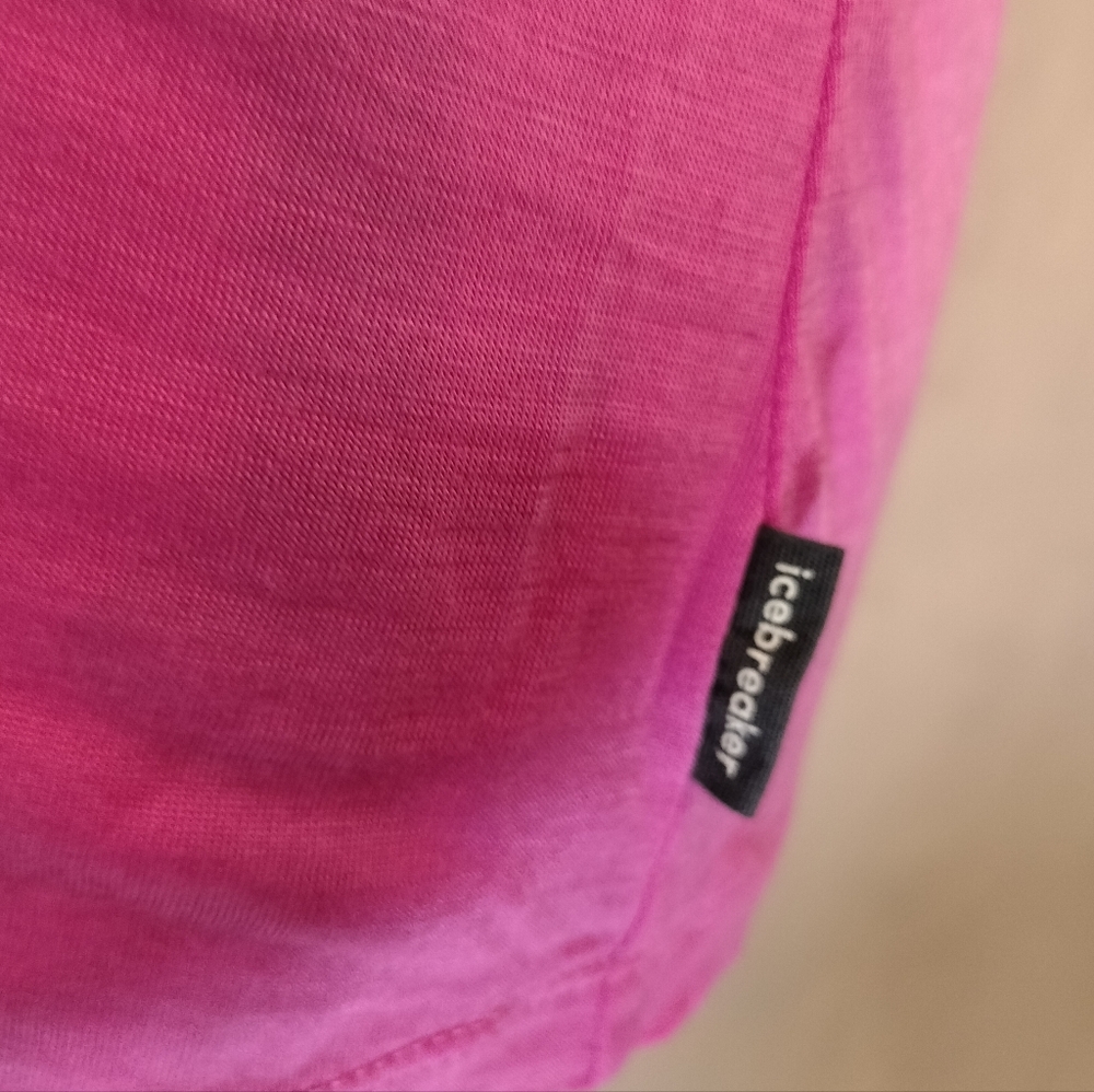 EUC! Icebreaker Women's Vibrant Pink Tank Top. Size S - Picture 3 of 5